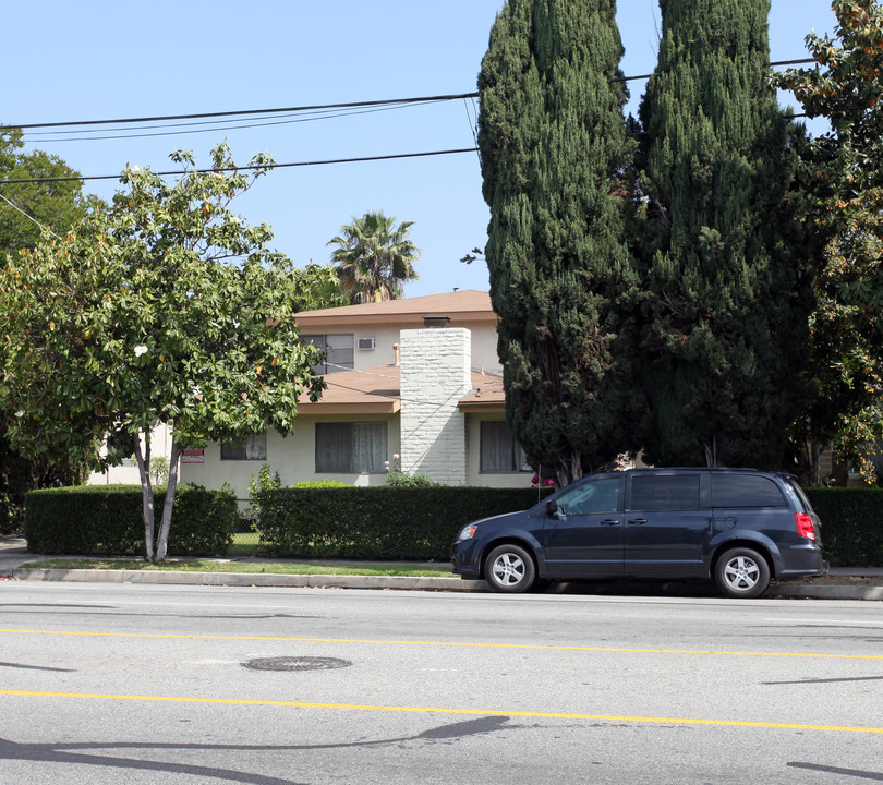 15025 Burbank Blvd in Sherman Oaks, CA - Building Photo