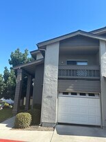 10304 Caminito Surabaya in San Diego, CA - Building Photo