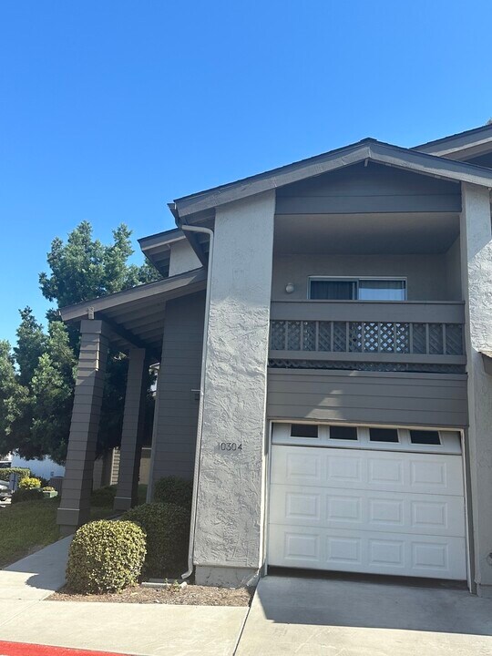 10304 Caminito Surabaya in San Diego, CA - Foto de edificio