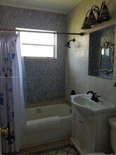 620 NE 170th St in North Miami Beach, FL - Building Photo - Building Photo