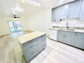 257 S Cypress Rd, Unit 414 in Pompano Beach, FL - Foto de edificio - Building Photo