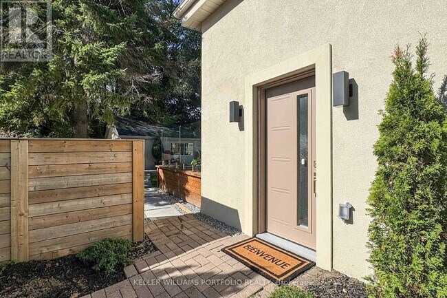 22 Pitt Ave in Toronto, ON - Building Photo - Building Photo