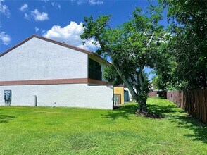 7115 SW 42nd Ct in Davie, FL - Building Photo - Building Photo