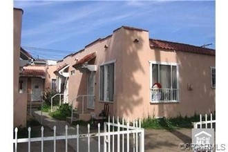 2531 Hillcrest Dr in Los Angeles, CA - Building Photo - Building Photo