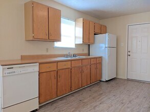 IMMEDIATE MOVE IN!!!  Spacious 2 Bed, 1 Ba in College Station, TX - Building Photo - Building Photo