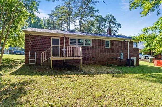 9 Hawthorne Ln in Lexington, NC - Foto de edificio - Building Photo