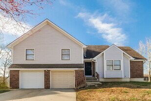 15209 W 125th St in Olathe, KS - Building Photo