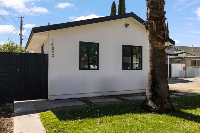 14860 Envoy St in Los Angeles, CA - Building Photo - Building Photo