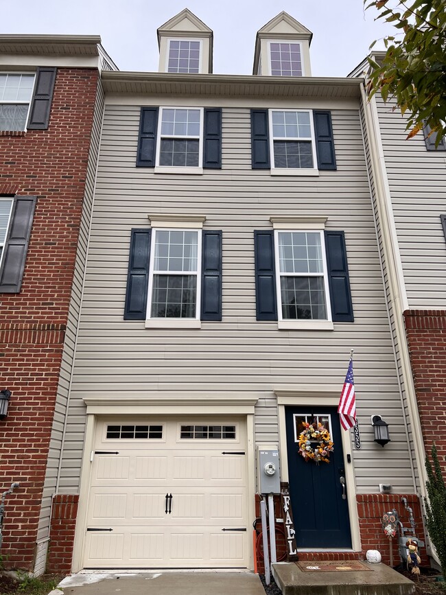 8355 Daydream Cres in Pasadena, MD - Building Photo - Building Photo