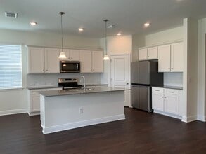 27550 St Andrews Ave in Wesley Chapel, FL - Foto de edificio - Building Photo