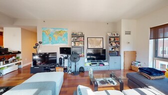 17 Otis St, Unit D402 Apartamentos