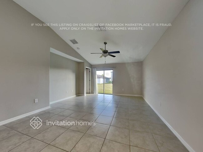 7115 King Crk Dr in Sun City Center, FL - Building Photo - Building Photo