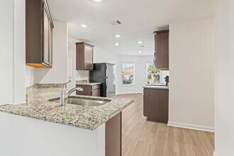 15231 Central Lakes Dr in Humble, TX - Foto de edificio - Building Photo