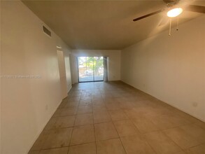 3410 Foxcroft Rd in Miramar, FL - Building Photo - Building Photo