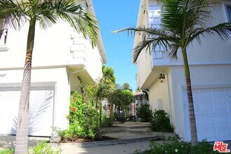 1027 20th St in Santa Monica, CA - Foto de edificio - Building Photo