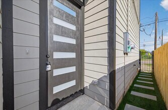 4117 Yale St in Houston, TX - Building Photo - Building Photo