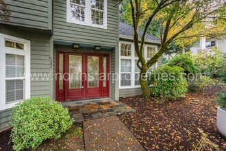 2478 Marylview Ct in Lake Oswego, OR - Building Photo - Building Photo