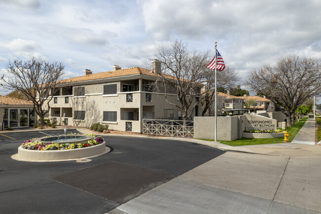 Townhomes at Biltmore in Phoenix, AZ - Building Photo - Building Photo