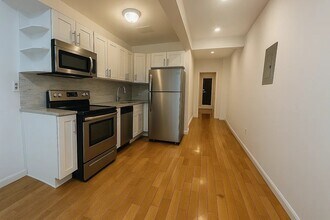 5-16-16 47th Rd in Queens, NY - Foto de edificio - Building Photo