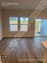 822 Thread Wy in Greer, SC - Foto de edificio - Building Photo