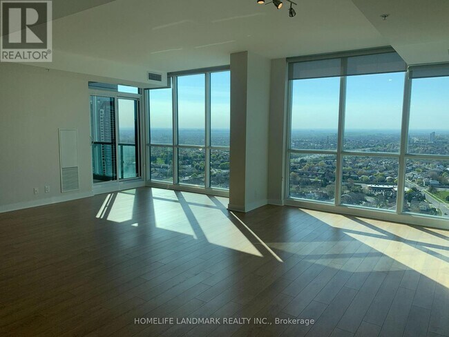 3985 Grand Park Dr in Mississauga, ON - Building Photo - Building Photo