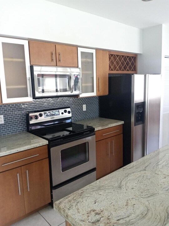 107 Half Moon Cir-Unit -A3 in Hypoluxo, FL - Building Photo