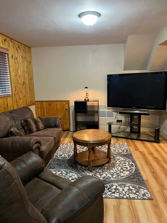 4311 Edwinstowe Ave, Unit Furnished Apartment in Colorado Springs, CO - Building Photo