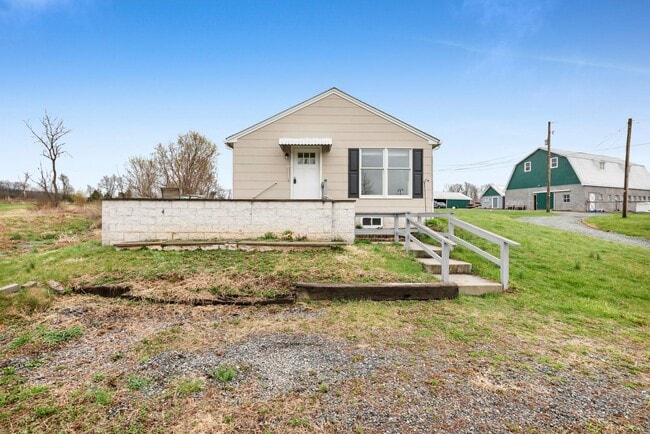 2284 Warner School Rd in East Greenville, PA - Building Photo - Building Photo