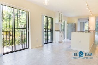 208 Lake Howard Dr SW in Winter Haven, FL - Building Photo - Building Photo