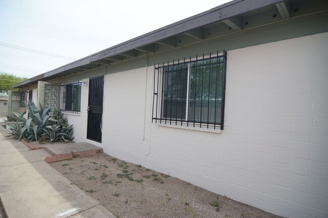 651 E Lee St in Tucson, AZ - Building Photo - Building Photo