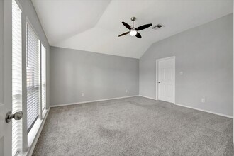 3915 Summerfield Dr in Pearland, TX - Building Photo - Building Photo