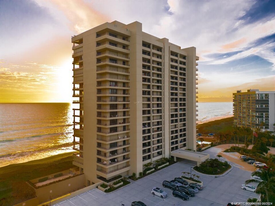 8750 S Ocean Dr in Jensen Beach, FL - Building Photo