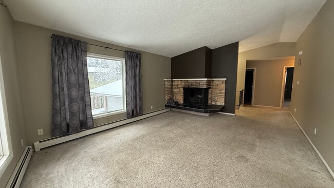 5040 Vance Dr in Anchorage, AK - Foto de edificio - Building Photo