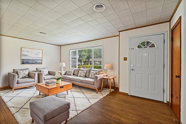 property at 5532 Meadow Creek Ln