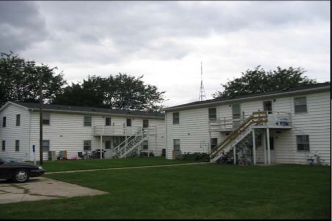 Village Place Apartments in Rochester, IN - Building Photo - Building Photo