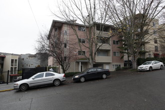 Constance Manor Apartments in Seattle, WA - Building Photo - Building Photo