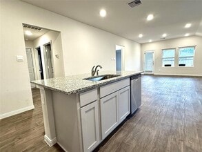 1305 Middleton Grv in Lockhart, TX - Building Photo - Building Photo