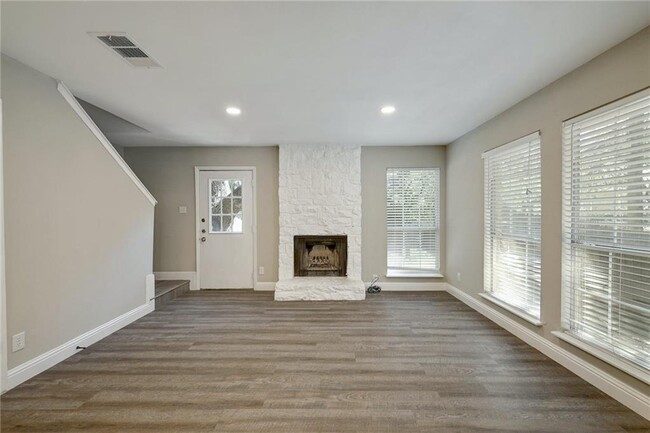 1501 Camp Craft Rd in West Lake Hills, TX - Building Photo - Building Photo