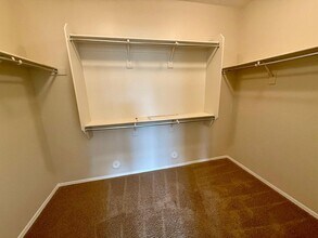 1929 W Black Hill Rd in Phoenix, AZ - Building Photo - Building Photo