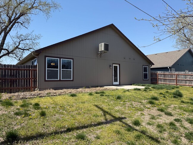 7112 SW Greenview Dr in Topeka, KS - Foto de edificio - Building Photo