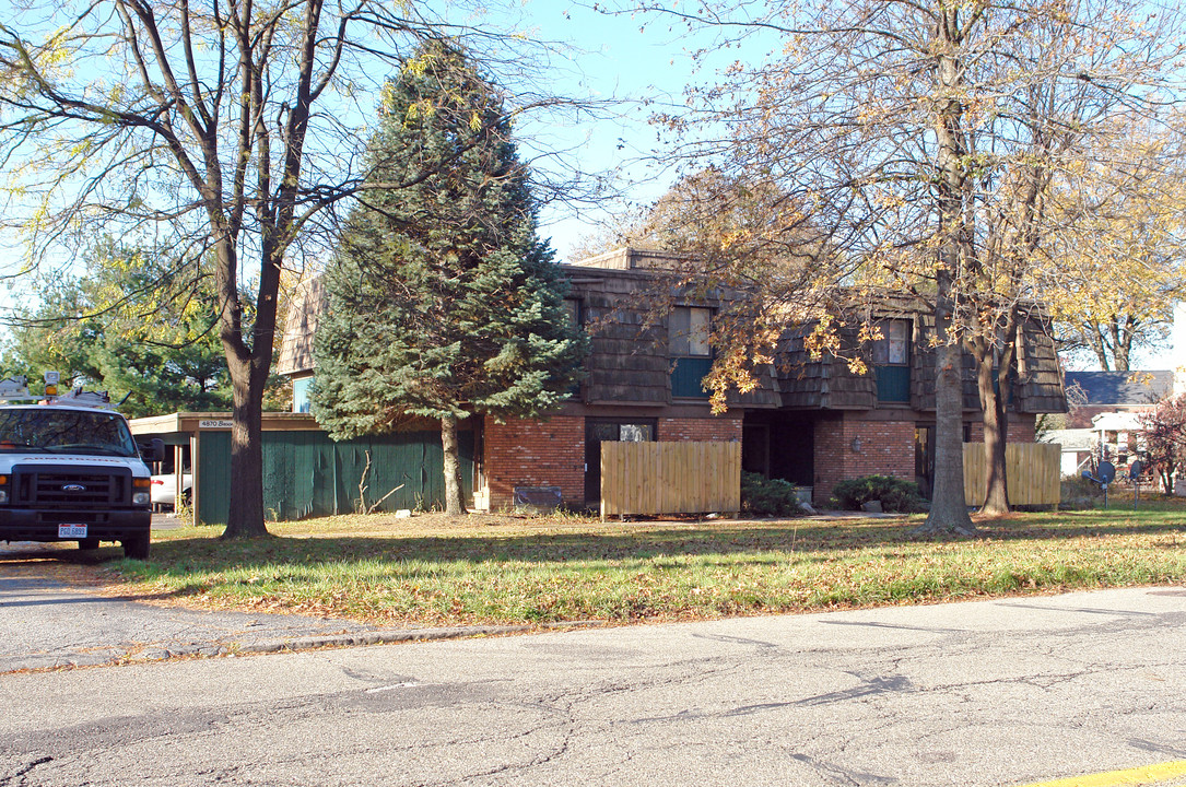 4870 Brookwood Rd in Youngstown, OH - Building Photo