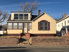 107 W Cedar St in Rawlins, WY - Building Photo