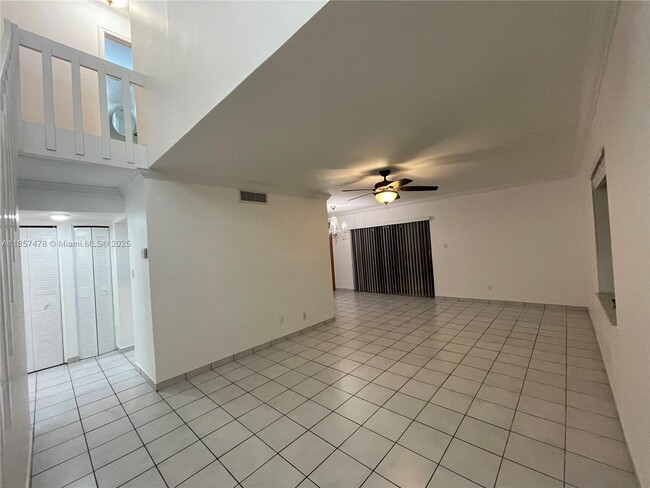 10925 SW 113th Pl in Miami, FL - Building Photo - Building Photo