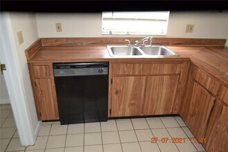 7015 Monterron Ln in Tampa, FL - Building Photo - Building Photo