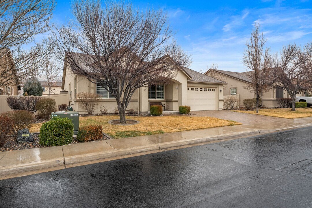 11060 Colton Dr in Reno, NV - Building Photo