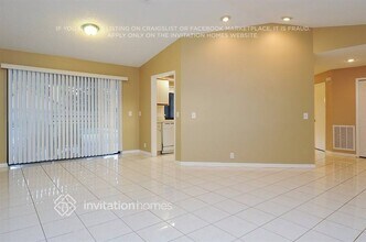 5023 Orange Grove Way in Palm Harbor, FL - Foto de edificio - Building Photo