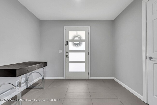 17 Roslyn Dr in Ocean Township, NJ - Building Photo - Building Photo