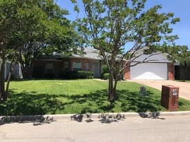 303 Myrtle Ave in Waxahachie, TX - Building Photo