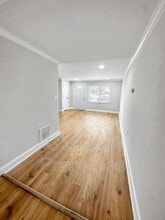 2073 Larkhall Rd in Dundalk, MD - Foto de edificio - Building Photo