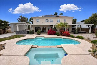 4952 Grey Mesa St in Las Vegas, NV - Foto de edificio - Building Photo